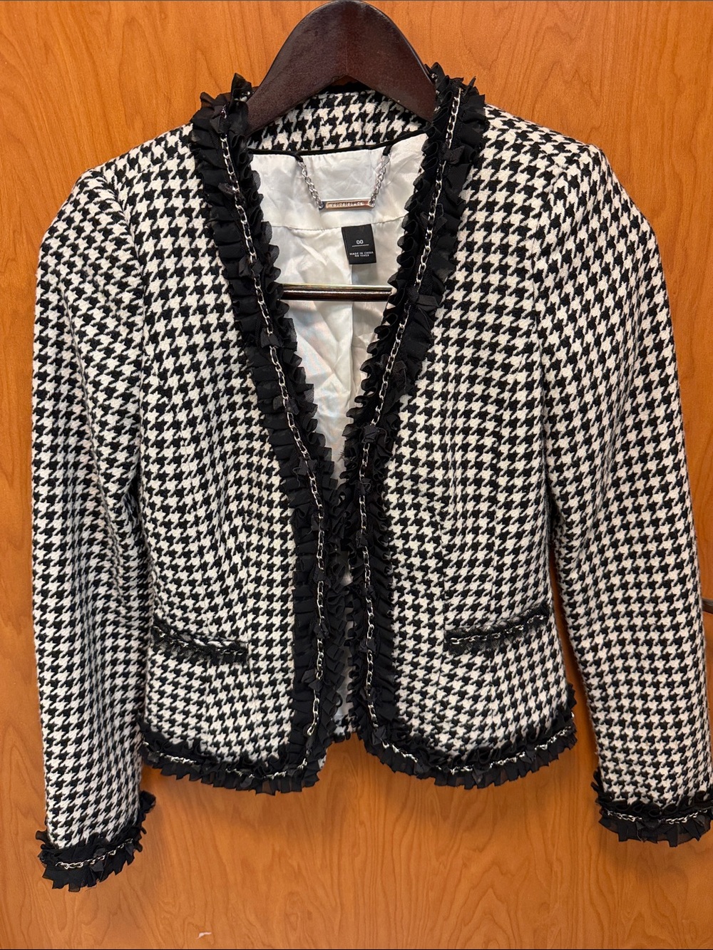 🐝🐝🐝BOGOHO🐝🐝🐝WHBM Ruffle Trim Women's Jacket - Black & White-00